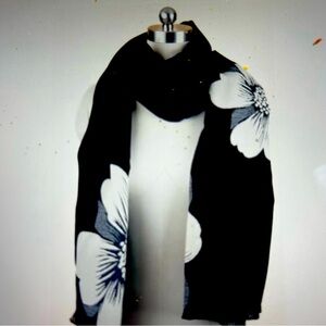 Reversible Floral Motif Scarf
